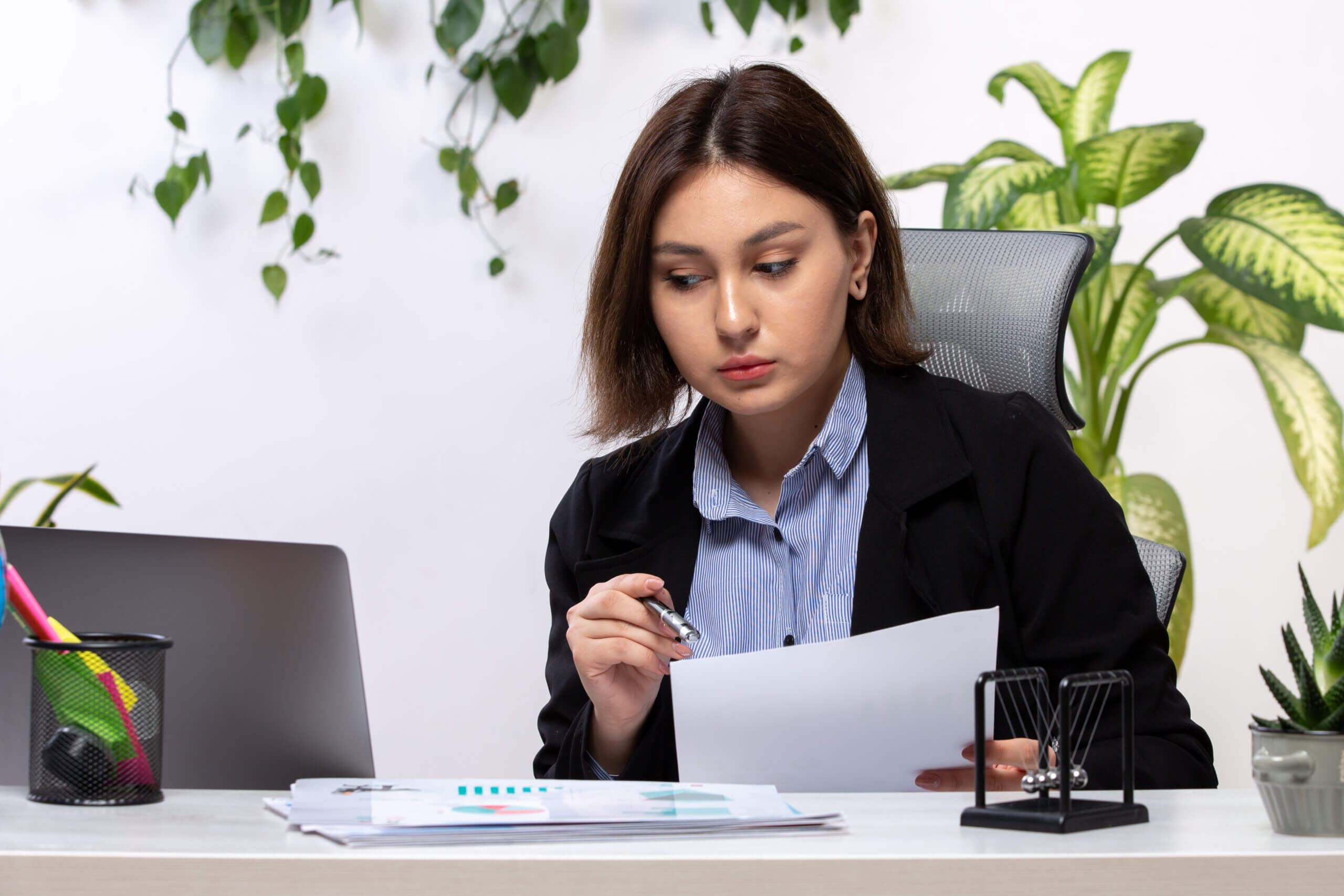 Why an Employer of Record Service is Crucial for Your Business